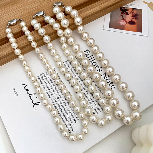 El collar de perlas de la familia shi, de moda y lujo ligero, está lleno de mujeres de verano con un sentido de alta gama, nicho y temperamento exquisito, cadena de clavícula simple.