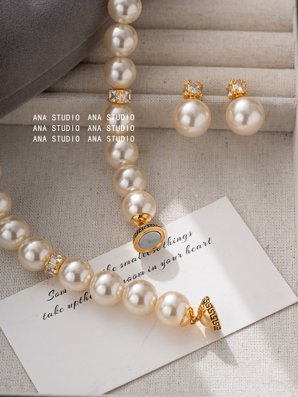 Collar de perlas de la familia Shihua de alta gama, moda ligera y lujo, nuevo modelo en primavera y verano 2024, elegante y versátil cadena de clavícula