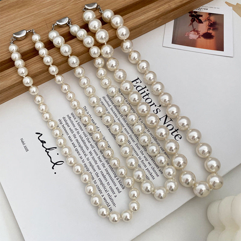 El collar de perlas de la familia shi, de moda y lujo ligero, está lleno de mujeres de verano con un sentido de alta gama, nicho y temperamento exquisito, cadena de clavícula simple.